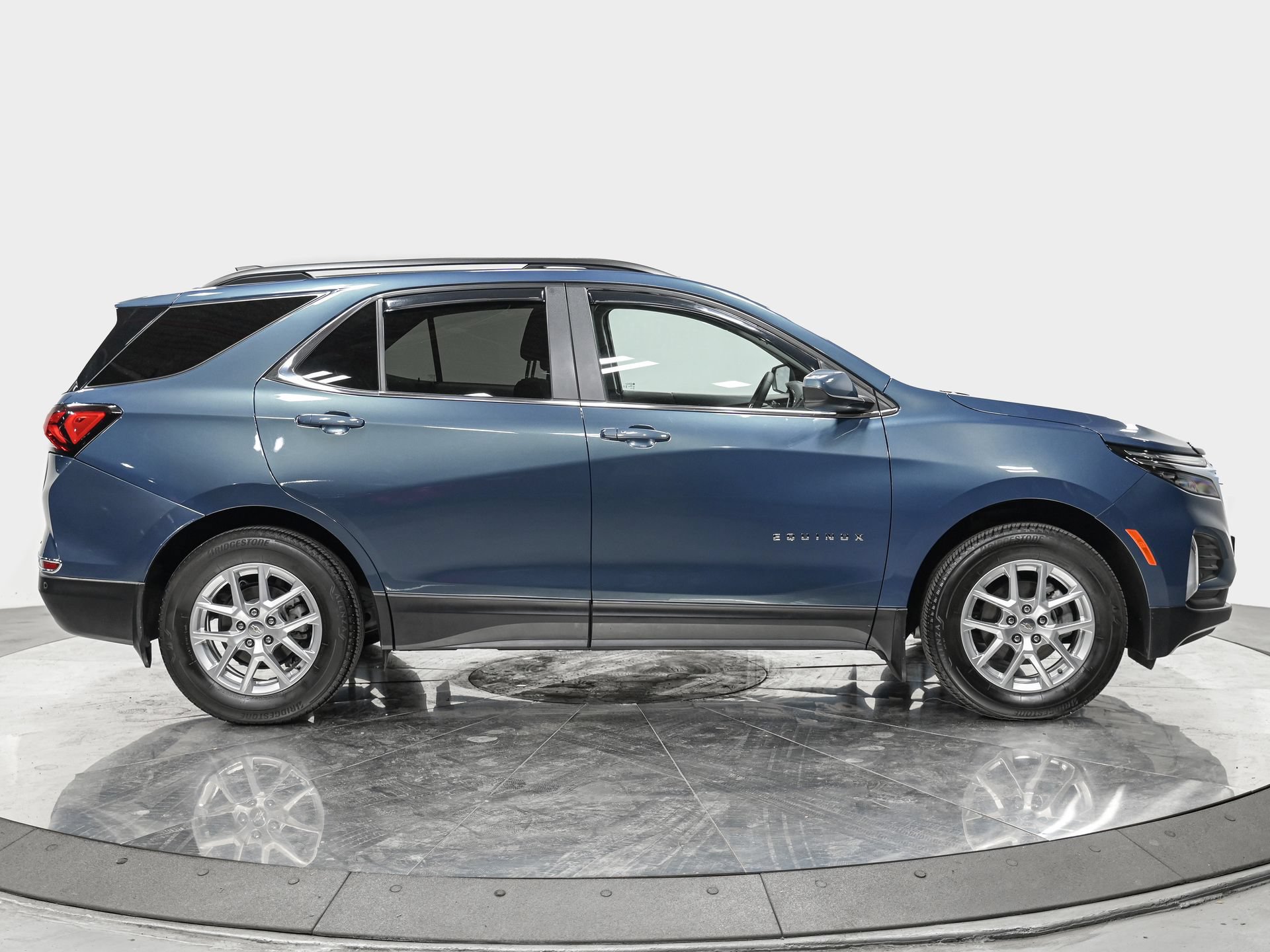 Used 2024 Chevrolet Equinox LT AWD/4WD image 8