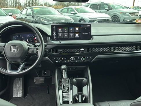 Used 2023 Honda Accord Touring image 12