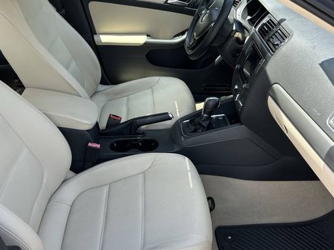 Used 2016 Volkswagen Jetta SE FWD image 13