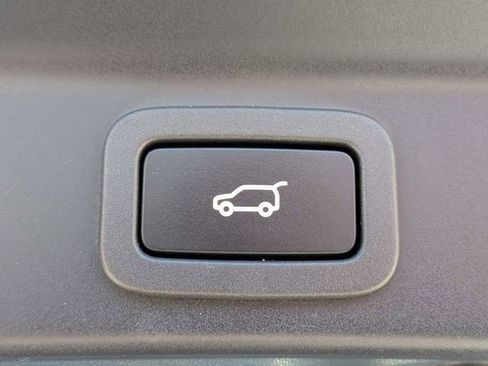 Used 2020 Jaguar F-PACE R-Sport image 16