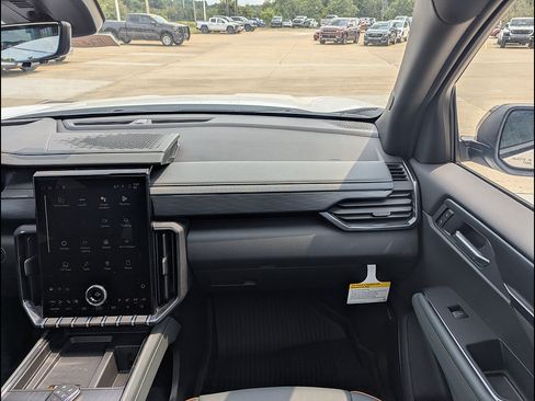 New 2026 GMC Acadia AT4 w/ Luxury Package AWD/4WD image 4