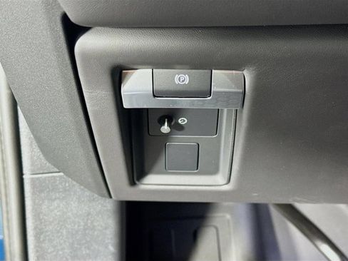 New 2026 Land Rover Defender 110 OCTA image 10