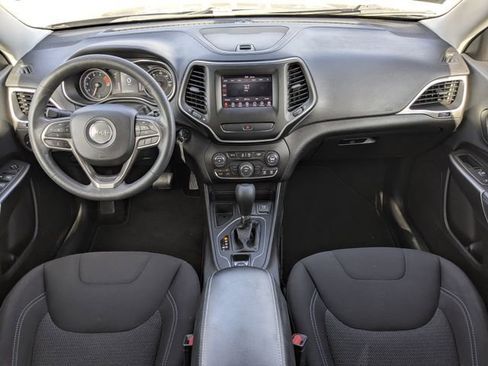 Used 2019 Jeep Cherokee Latitude w/ Popular Appearance Group FWD image 17