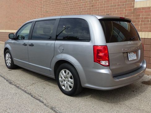 Used 2019 Dodge Grand Caravan SE w/ UConnect Hands-Free Group FWD image 8