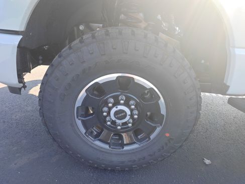 New 2026 Ford F250 XLT w/ XLT Premium Package image 4