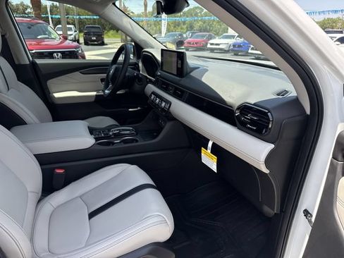 New 2026 Honda Pilot Touring image 18