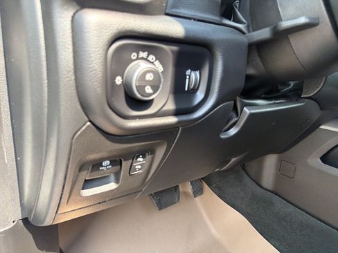 Used 2022 RAM 1500 Big Horn AWD/4WD image 30