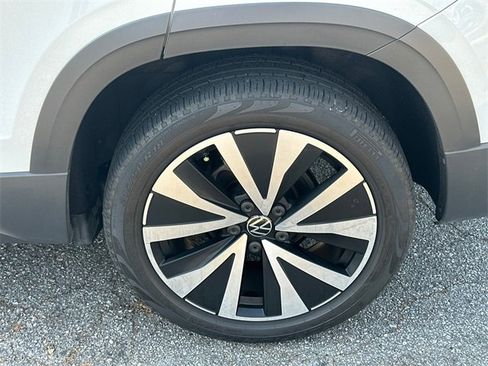 Certified 2023 Volkswagen Taos SE image 19