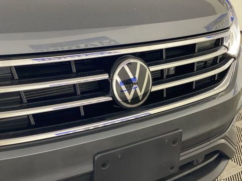 Used 2023 Volkswagen Tiguan SE AWD/4WD image 35