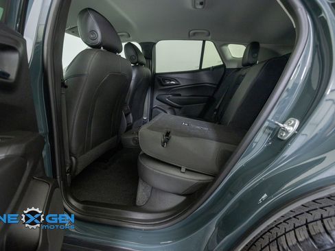 Used 2025 Chevrolet Trax LT FWD image 28