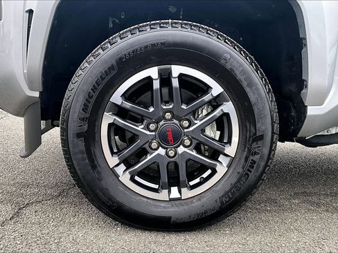 Used 2024 Toyota Tacoma TRD Sport image 9