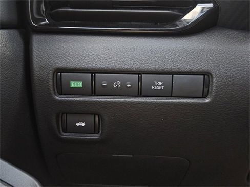 Used 2025 Nissan Sentra SV image 22