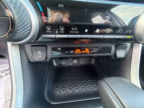 Used 2025 Toyota RAV4 XLE AWD/4WD image 22