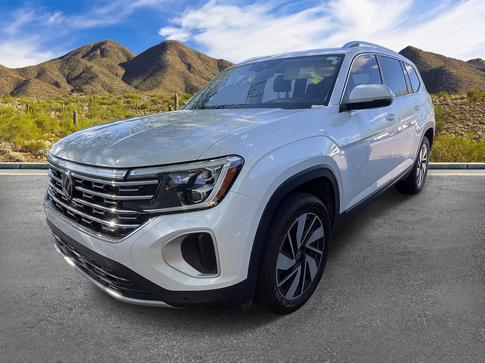 Used 2024 Volkswagen Atlas SEL AWD/4WD image 2