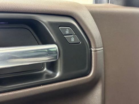 Used 2020 GMC Sierra 1500 SLE w/ SLE Value Package image 9