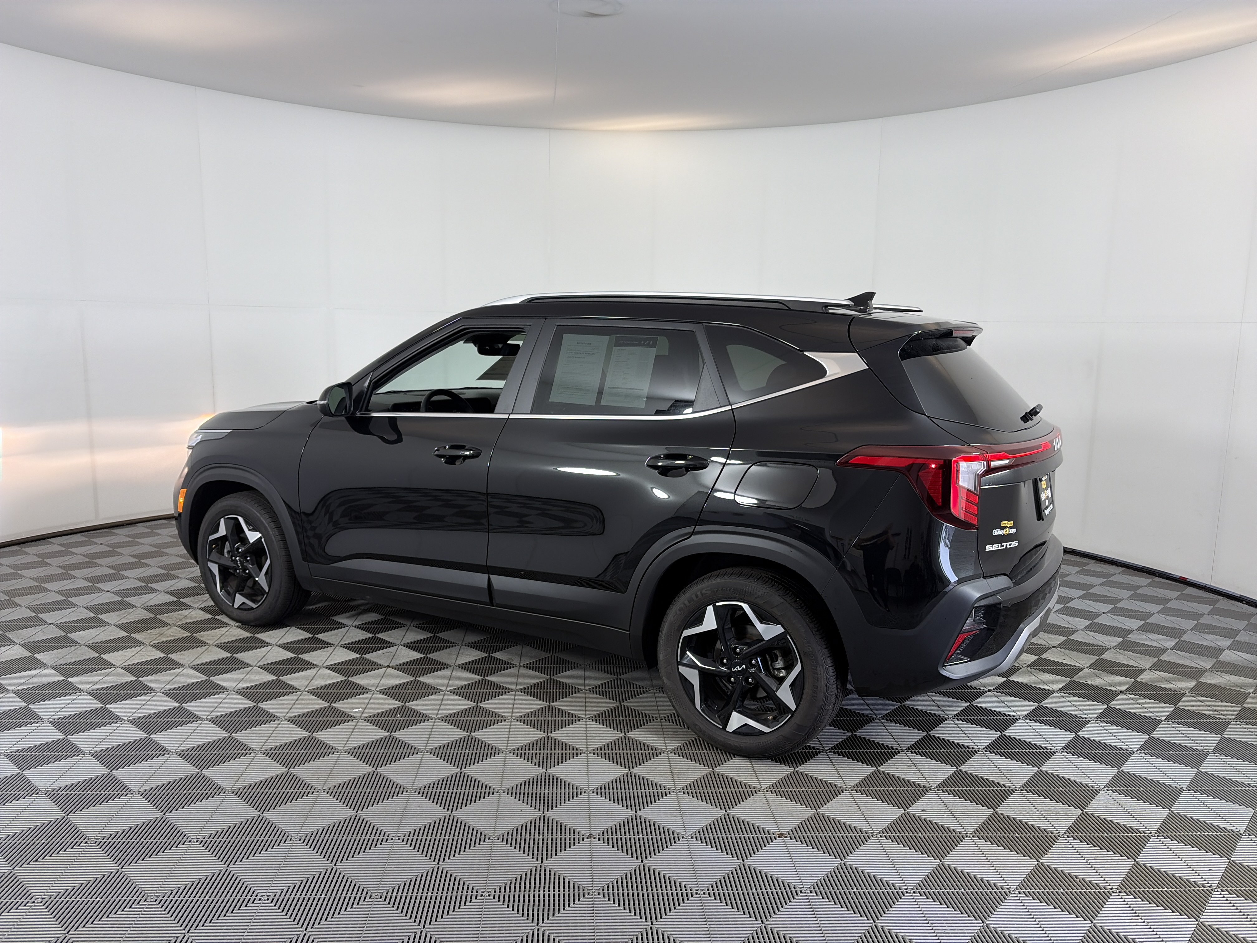 Certified 2026 Kia Seltos EX FWD image 8
