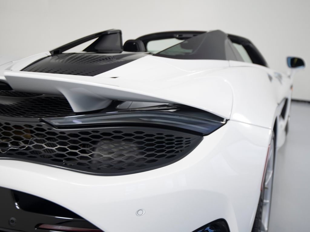 Used 2024 McLaren 750S Spider RWD image 52