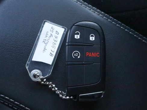 Used 2023 Jeep Renegade Latitude image 32