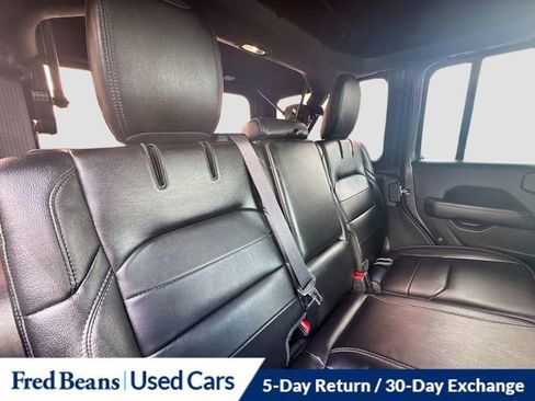 Used 2022 Jeep Wrangler Unlimited Sahara w/ Cold Weather Group AWD/4WD image 30