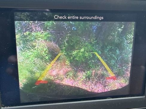 Used 2020 Chrysler Pacifica Touring-L FWD image 12