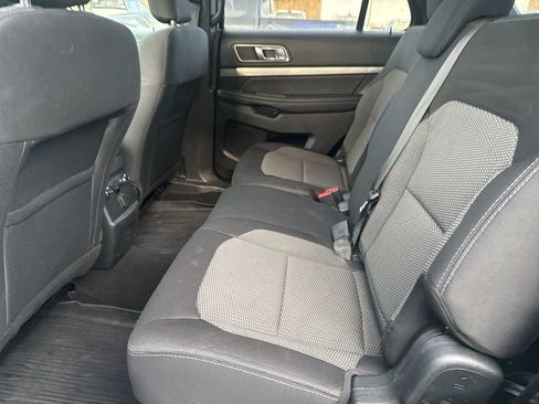 Used 2019 Ford Explorer XLT AWD/4WD image 24