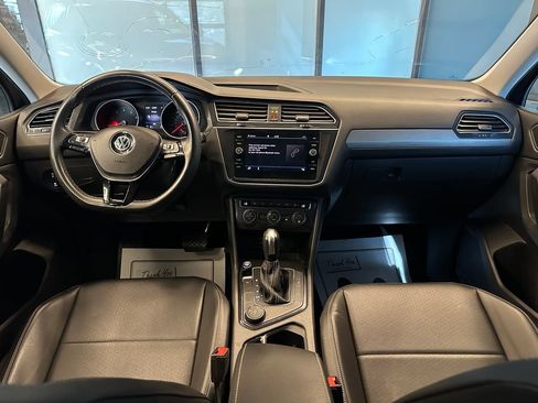 Used 2021 Volkswagen Tiguan SE w/ Panoramic Sunroof Package AWD/4WD image 9