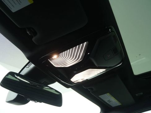 Certified 2025 BMW 330i Sedan RWD image 21