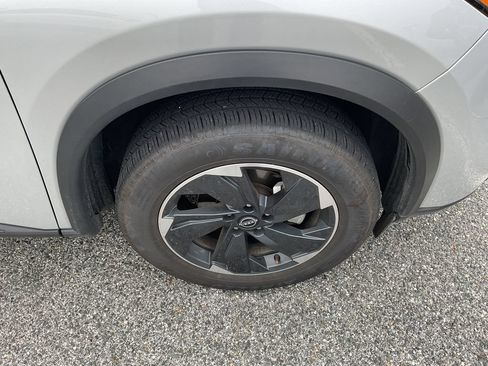 Used 2025 Nissan Rogue SV FWD image 16