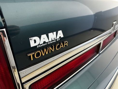 Used 1997 Lincoln Town Car Signature RWD image 41