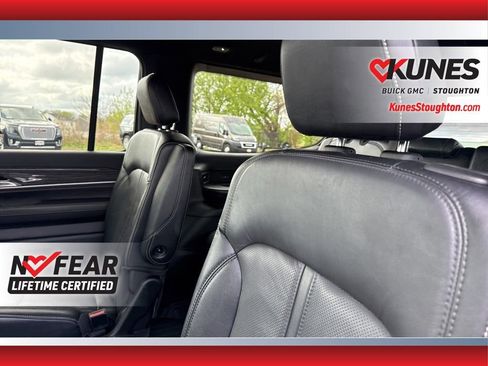 Used 2022 Jeep Wagoneer Series III w/ Rear Seat Video Group 1 AWD/4WD image 44