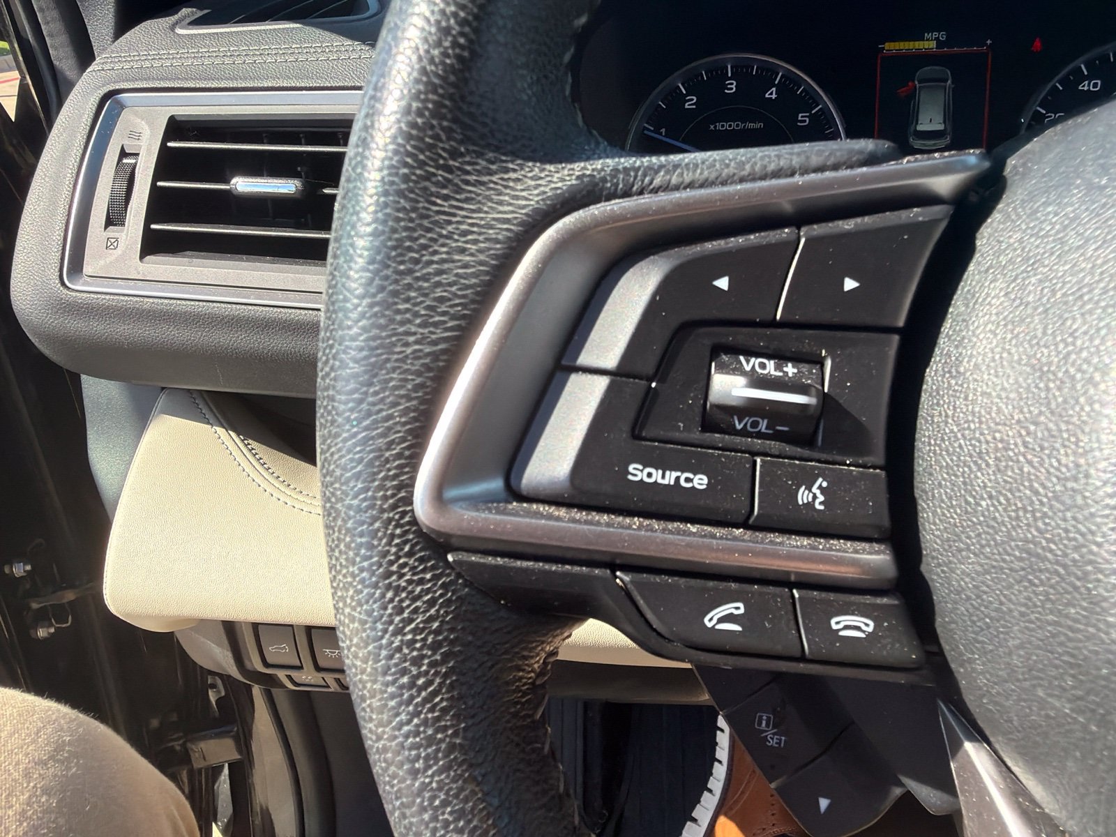 Used 2022 Subaru Ascent Limited w/ Technology Package AWD/4WD image 18