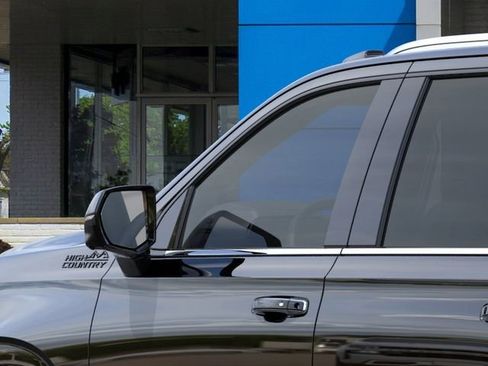 New 2026 Chevrolet Suburban High Country AWD/4WD image 12