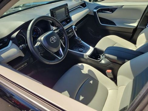 Used 2022 Toyota RAV4 XLE Premium image 3