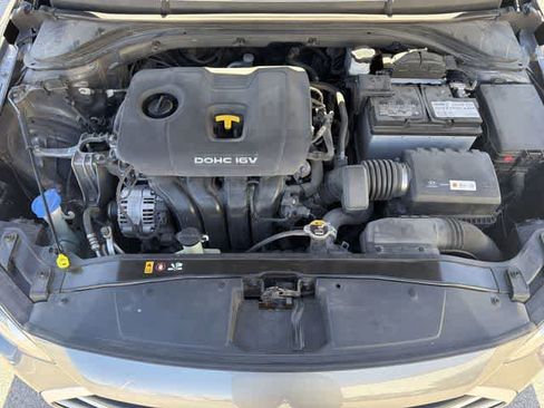 Used 2018 Hyundai Elantra SEL image 12