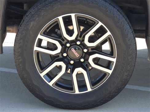 Used 2023 GMC Sierra 1500 AT4 w/ AT4 Preferred Package image 9