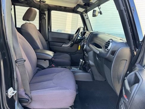 Used 2015 Jeep Wrangler Unlimited Sport w/ Quick Order Package 24S image 27