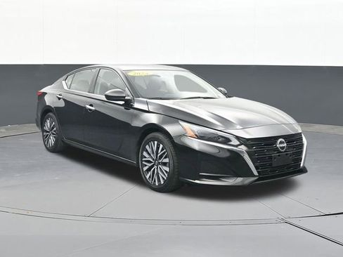 Used 2024 Nissan Altima 2.5 SV image 21