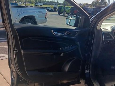 Used 2024 Ford Edge Titanium image 11