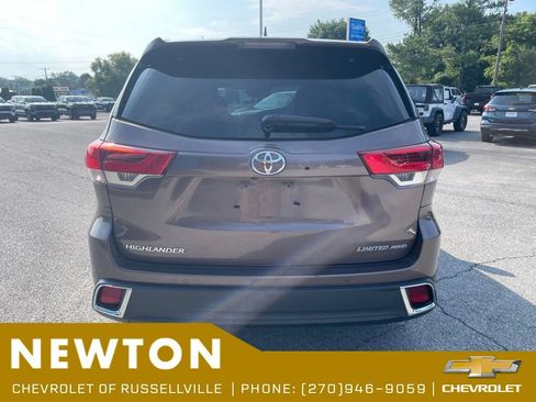 Used 2017 Toyota Highlander Limited Platinum AWD/4WD image 16