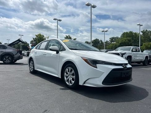 Used 2024 Toyota Corolla LE FWD image 4