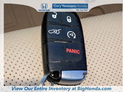 Used 2017 Jeep Grand Cherokee Overland w/ Jeep Active Safety Group image 36