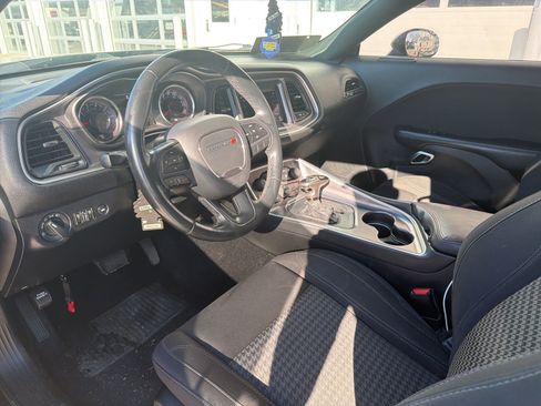 Used 2019 Dodge Challenger SXT image 7