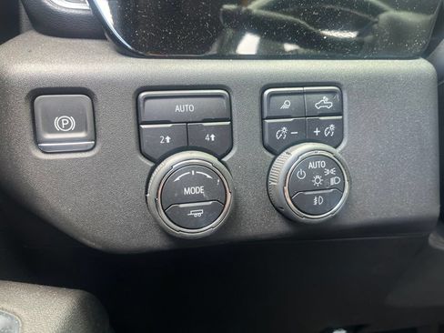Used 2025 Chevrolet Silverado 1500 LTZ w/ LTZ Convenience Package II AWD/4WD image 19