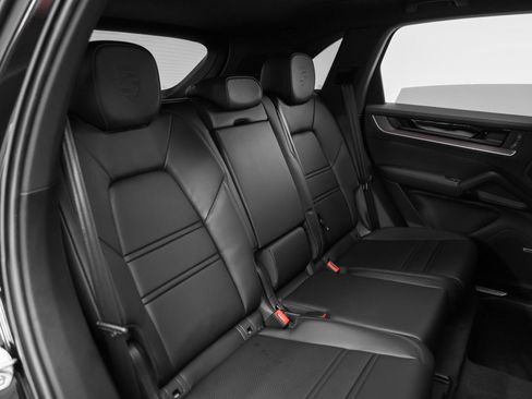 Certified 2025 Porsche Cayenne image 23