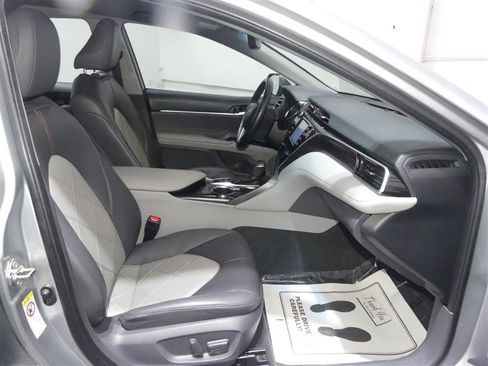 Used 2018 Toyota Camry XLE FWD image 22