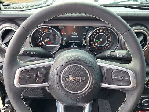 Used 2023 Jeep Wrangler Rubicon w/ Cold Weather Group image 20