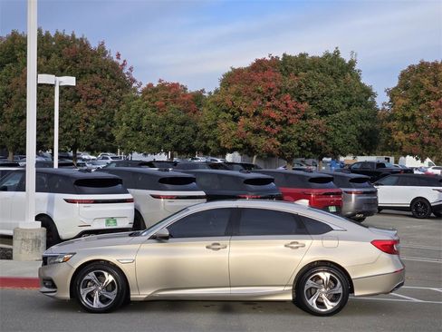 Used 2020 Honda Accord EX image 7