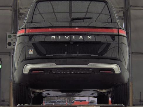 Used 2023 Rivian R1S Adventure AWD/4WD image 5