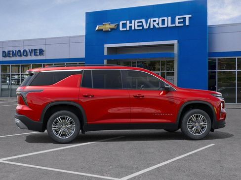 New 2026 Chevrolet Traverse LT w/ Driver Confidence Package AWD/4WD image 5