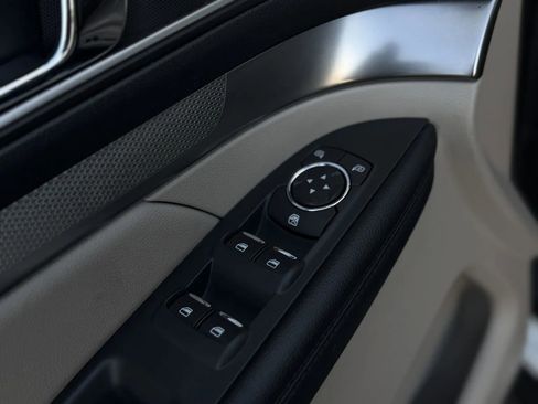 Used 2019 Ford Explorer XLT w/ Equipment Group 202A image 26